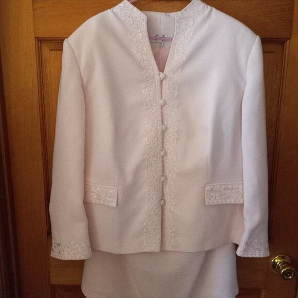 Emily Light Pink Jacket with Skirt - Picture 2 of 9